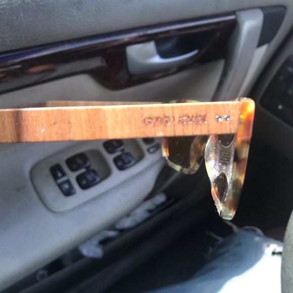 Very classic Giorgio Armani  sun Glasses  used - Picture 4 of 7